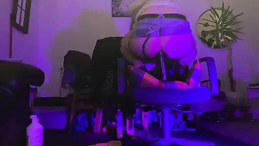 Sevimli Alman crossdresser moniquelove sikikleri onun tatlı göt ile bir çift arasında dev dildos dp