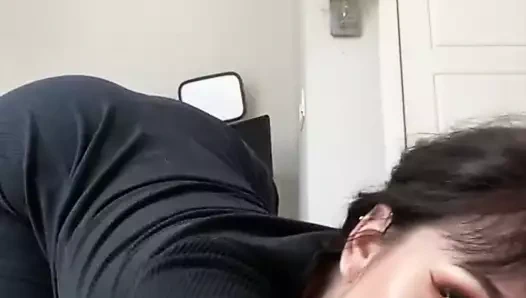 Büyük bir eşek ile beyaz pawg