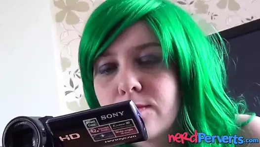 Milf iç çamaşırı giyiyor ve bunun porno olduğunu düşünerek kandırılıyor