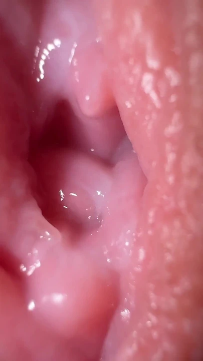 Yakın çekim geniş amcık yayma ve edepsiz konuşma, seksi mia seninle boşalmak istiyor