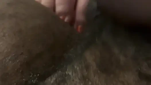 Beyaz kız büyük zenci yarağını sağıyor