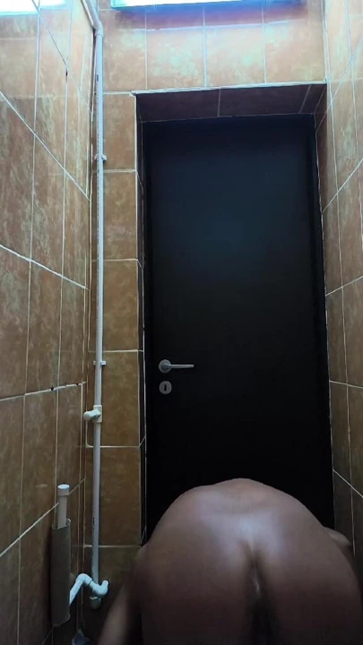 Göt deliği parmaklıyor