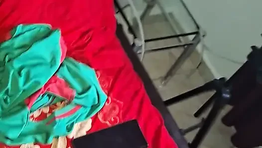 Joss'un büyük kalçalarına sürttüm.