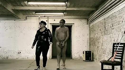 Dominatrix sahibe April - cell45 - nisan hapishanesi, bölüm 2