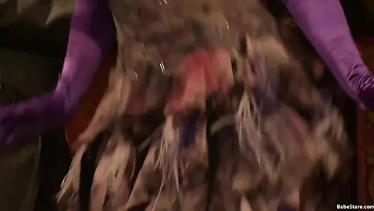 Parti başlasın: seksi kızlar ve ateşli erkekler biraz eğlenmeyi biliyor