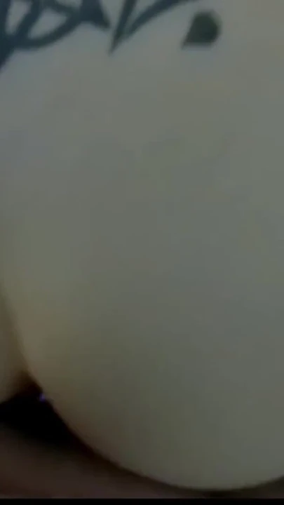 Amatör gotik orta yaşlı seksi kadın otelde yabancı tarafından sert sikiliyor | Klip 1