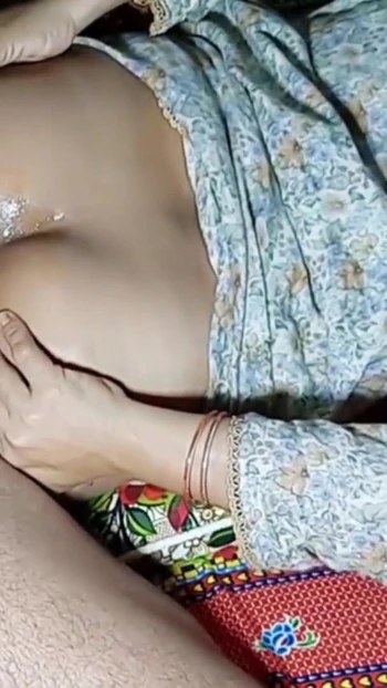 Сногсшибательный момент из "Индийской юной сводной сестре трахают в задницу и киску братан, индийская школьница дези занимается сексом