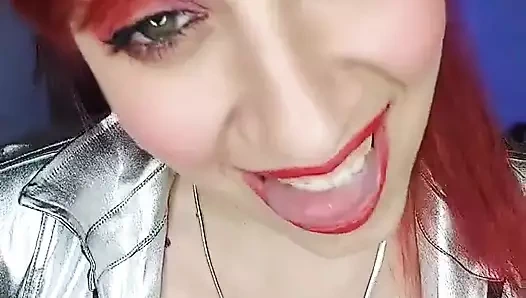 Kulüpte bu ateşli kızıl saçlıyı baştan çıkarmaya cesaretin var mı? Rol yapma Arjantin