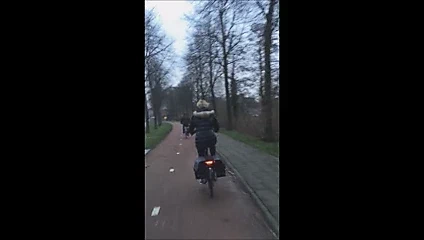 Sıcak kabarık ceketli bayan