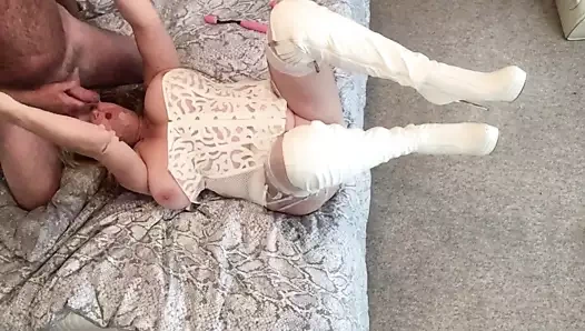 Linda beyaz çizmeler xxx