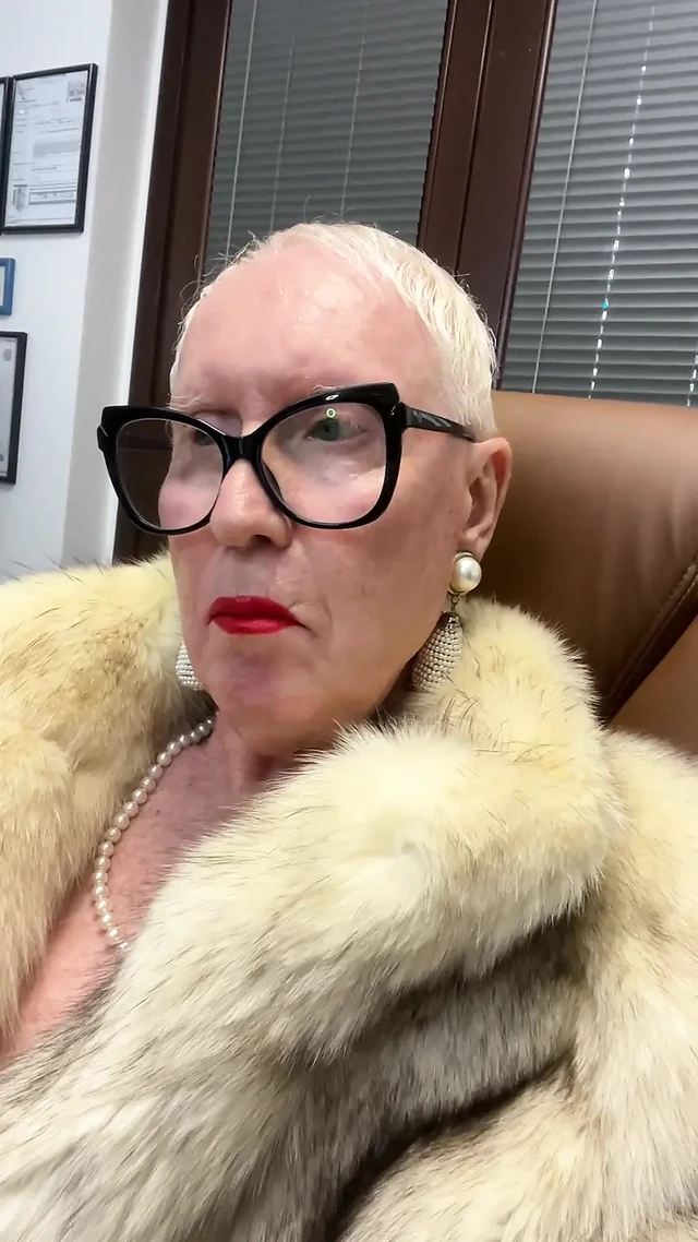 КРОШКА ОБОЖАЕТ МЕХ