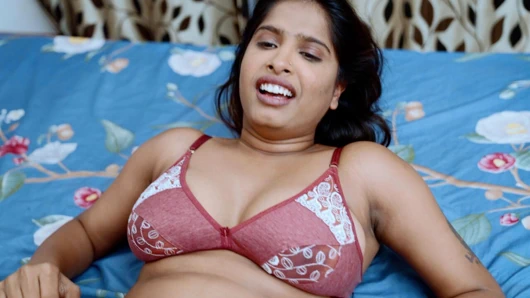 Ateşli Hintli çift uzun bir süre sonra seks yapıyor