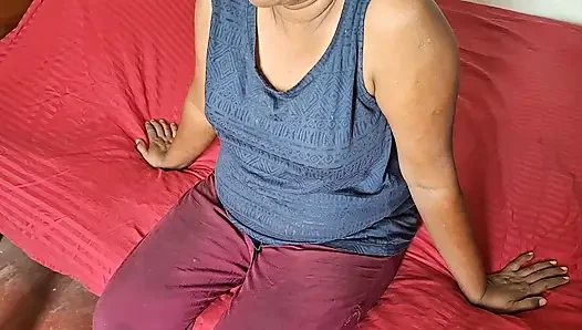 Asyalı orta yaşlı seksi üvey anne so horney viral video
