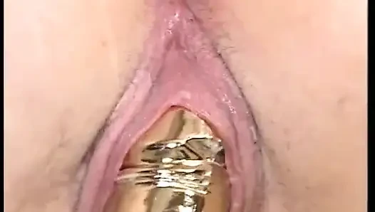 Orta yaşlı seksi sürtük en sevdiği dildoyla oynuyor