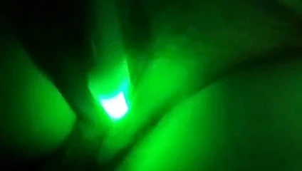 Yeşil ışık yapay penis oyun