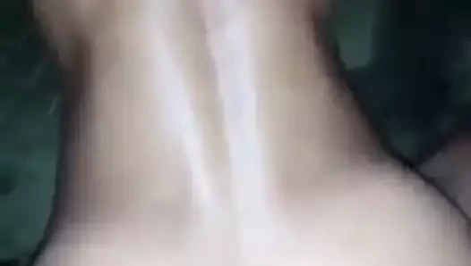 Sıska alt sürtük yumruklu ve aynı zamanda barebacked