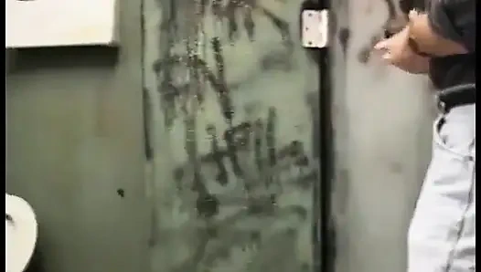 Puta milf obtiene su coño lamido y su coño tocado y luego folla