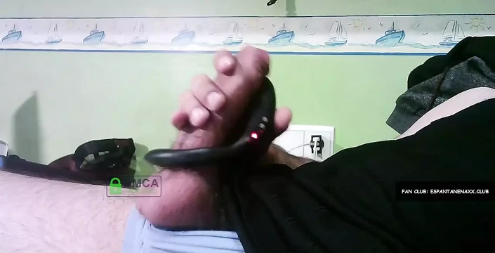 Oyuncağımla oynuyorum, sonunda dokunarak boşalma ile mastürbasyon.