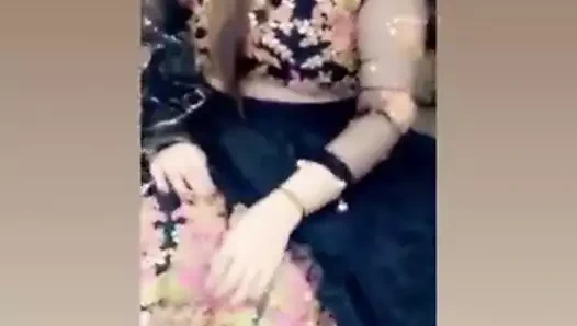 Seksi, ateşli ve tombul kız