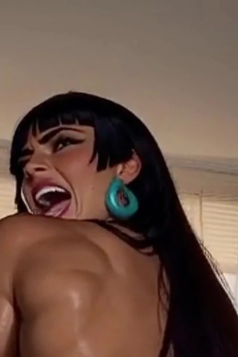 Büyük götlü 2.000 ac.dc Mısırlı hatun kalın, dev bir yarakla anal seks yaptı... Animasyon Hentai Waifu.
