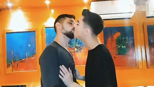 Beni bir otele davet edene kadar ilk erkek arkadaşımın XXL sikini hatırlamıyordum