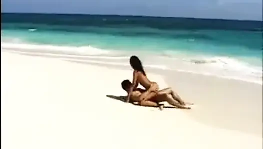Jeanette sert bir yarağa binerken balon götüne bir göz atın