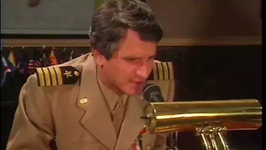 sarışın perileri ver harika gösteri için ordu adam