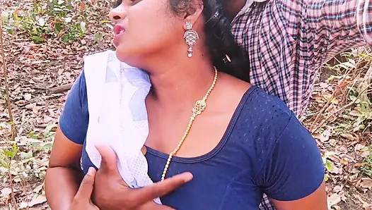 Desi Outdoor-Dschungelfick. Stiefmutter und stiefsohn hardcore-ficken im wald. Telugu dirtytalk.