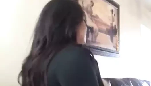 Bu seksi busty Latin kim?