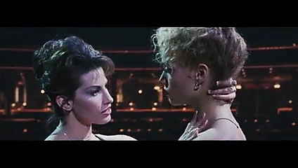 Elizabeth berkley şov kızlarında