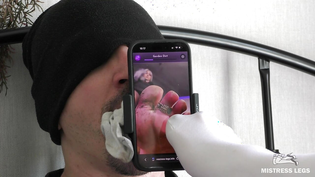 Ayaklarıma tapma oyunumu gerçek ayaklarımla test ediyor