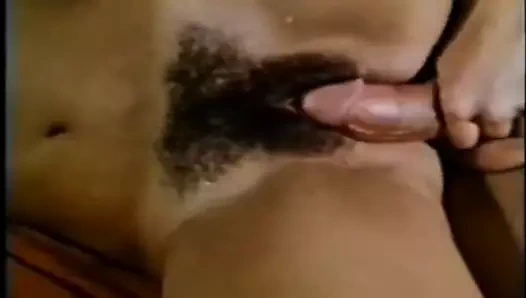 Johnny harden büyük beyaz bir horoz var ve sert kullanır