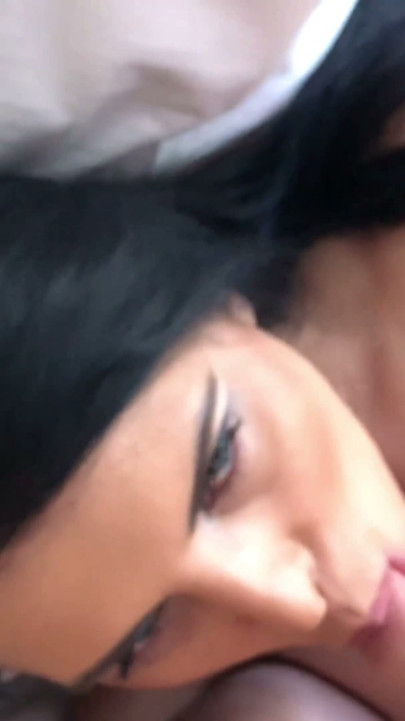 Büyük memeli MILF Kira Queen'e otel odamda içini dolduruyorum | Bölüm 1