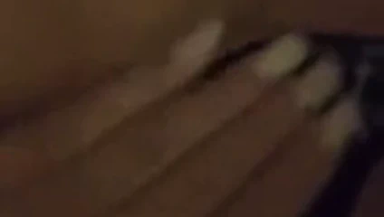 freundin besorgt es sich selbst