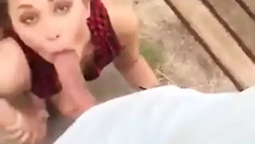 Emme bir büyük horoz içinde kamu yerde