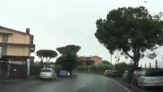 Almanya'dan koyu saçlı güzellik iki sert yarağı memnun ediyor