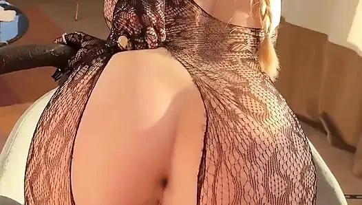 Seksi sarışın götten sikiliyor