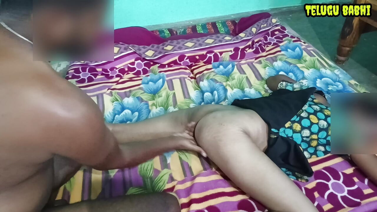 HINTLI EVLI KADıN KOCASıNA MASTÜRBASYON YAPıYOR VE EVDE SEKS YAPıYOR