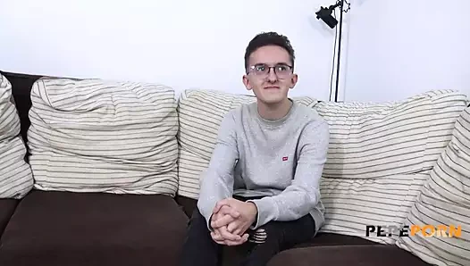 Luana ve devasa göğüsleri genç bir adamı memnun ediyor