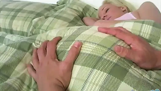 Jada mastürbasyon yapıyor