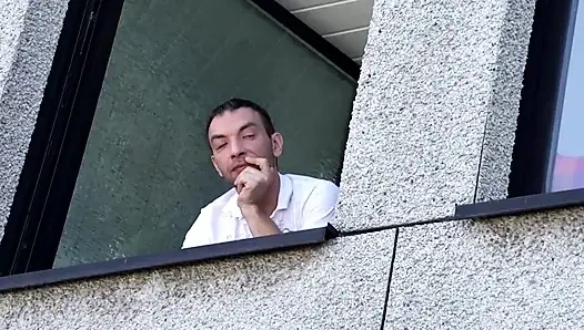 Dadı ve büyük bir yarakla açık havada ateşli sikiş