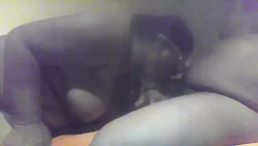 Benim ateşli milf'in sikime olan bağlılığı ve bağlılığı