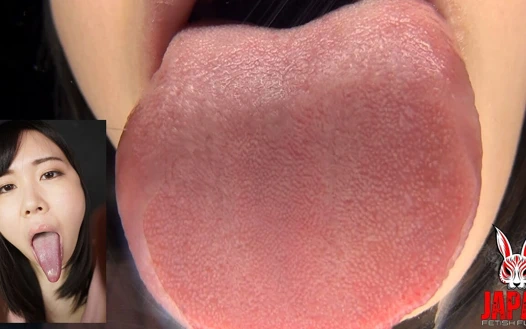 Ena'nın şehvetli yılan dili: sanal bir öpüşme deneyimi