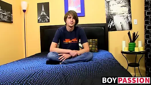 Sıcak twink rütbeli onun güzel horoz kadar o boşalan