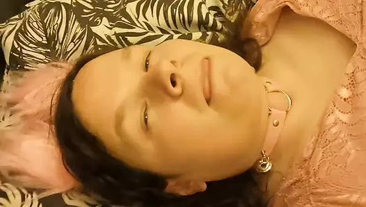 Transfem kedi kız çok eğleniyor