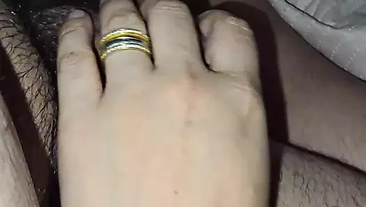 Üvey anne ereksiyonda üvey oğlunun yarağıyla mastürbasyon yapıyor