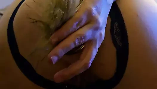 Naughtyaleena tilki kuyruklu anal tıkaç göstermeyi seviyor