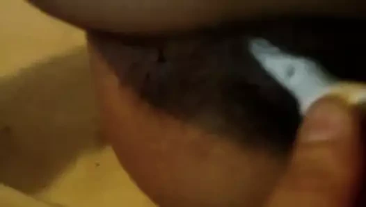 Beyaz kaltak koklama kutuları alırken nesne ile becerdin