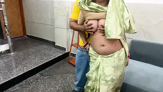 Khoobsurat Akeli Bhabhi Ne Choot Di....