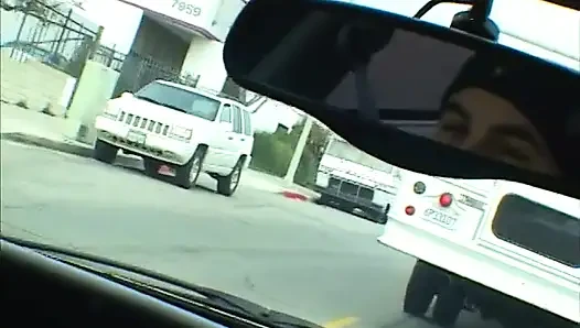 Salacious sarışın dar götünü tuvalette siktiriyor